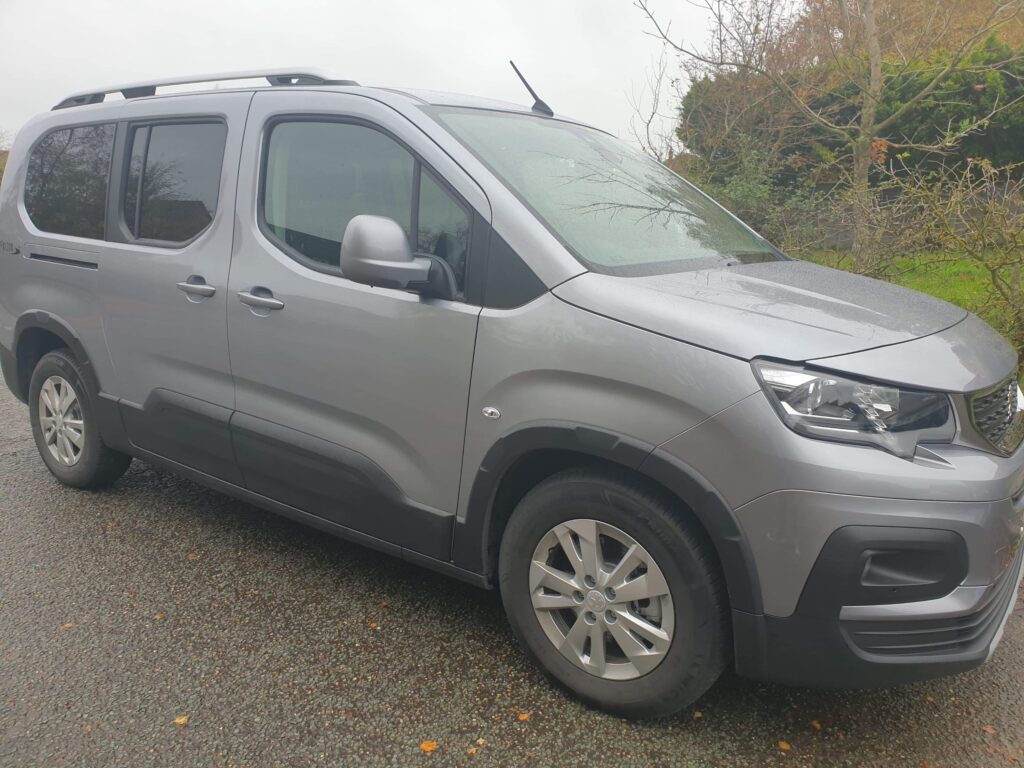 A silver Peugeot Rifter Horizons XL